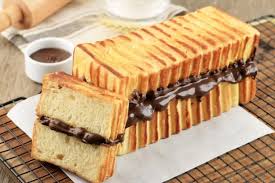 Roti Bakar Viral 3 Versi Topping Unik yang Wajib Dicoba – Gak Biasa, Tapi Enak Banget