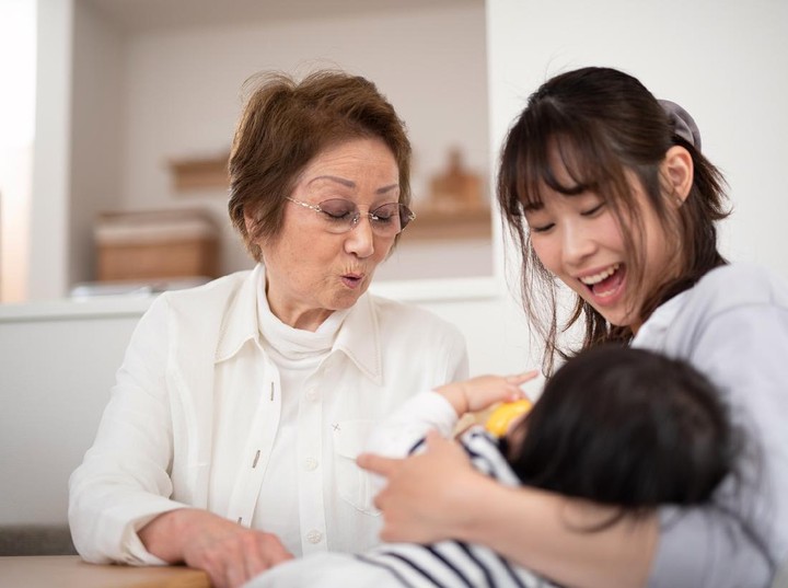 Cara Menghadapi Mertua Yang Suka Ikut Campur Urusan Asuh Anak